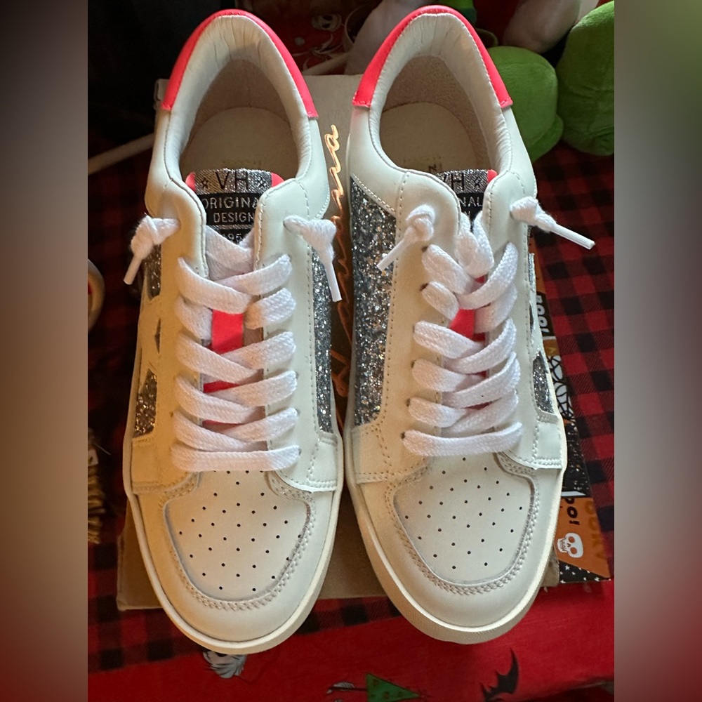 Vintage Havana White and Silver Sneakers